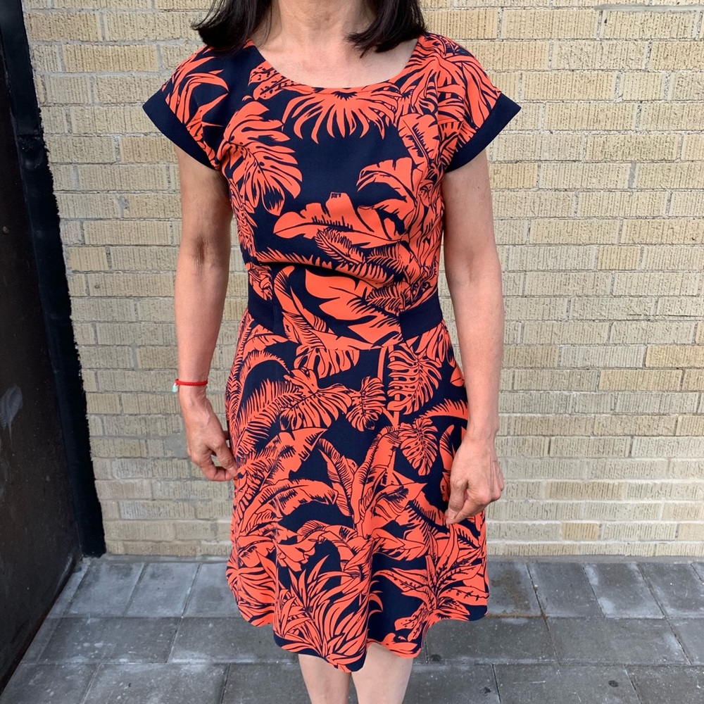 G2000 topical dress.